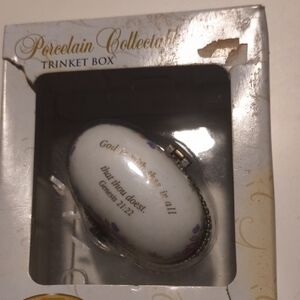 Porcelain Collectibles White Trinket Box
